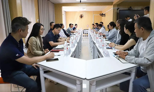 君卓文产集团受邀参加河北省2025届分学科系列招聘活动艺术类专场暨河北工艺美术职业学院2025年春季校园双选会